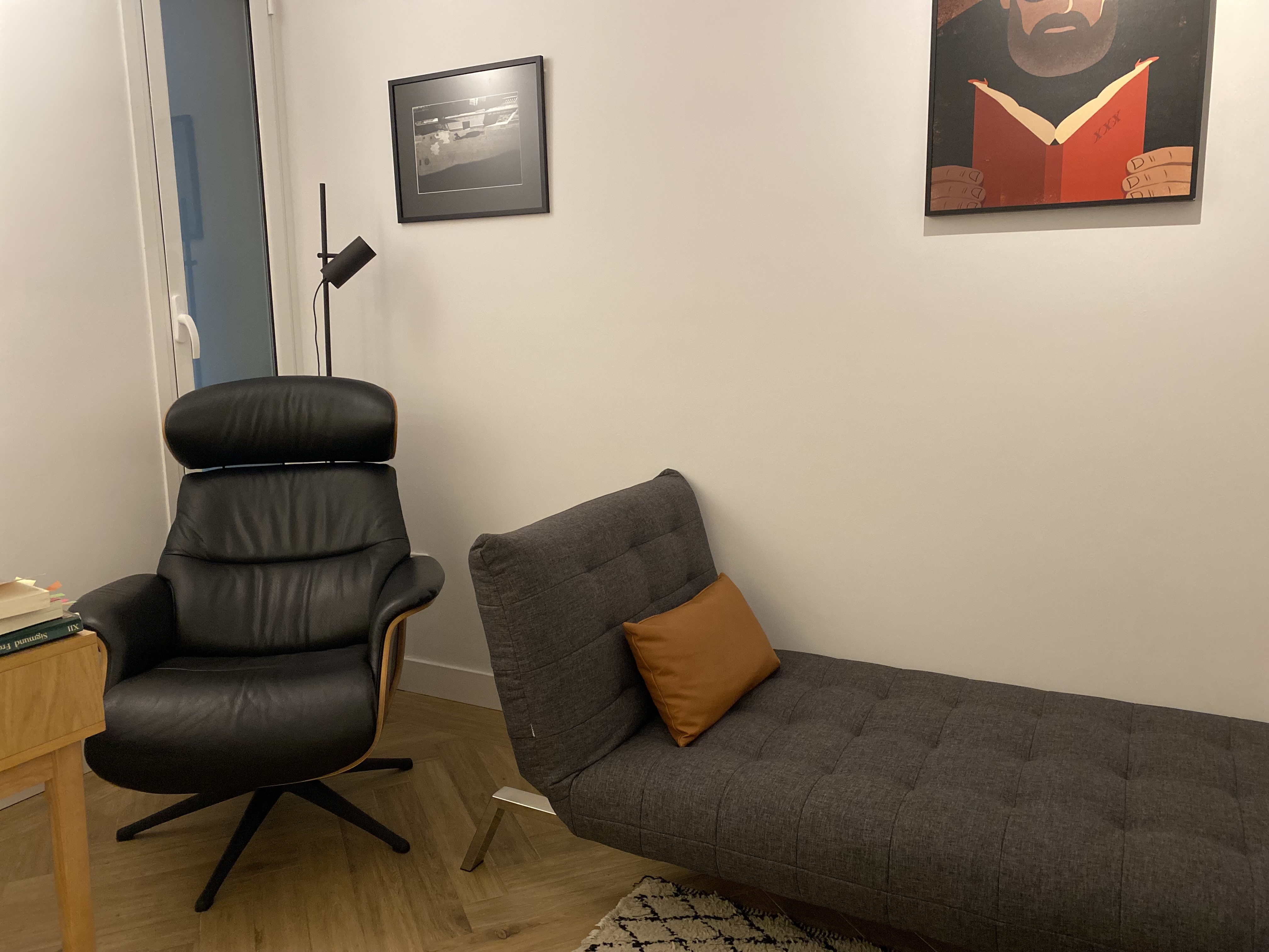 Diván y sillón de análisis
